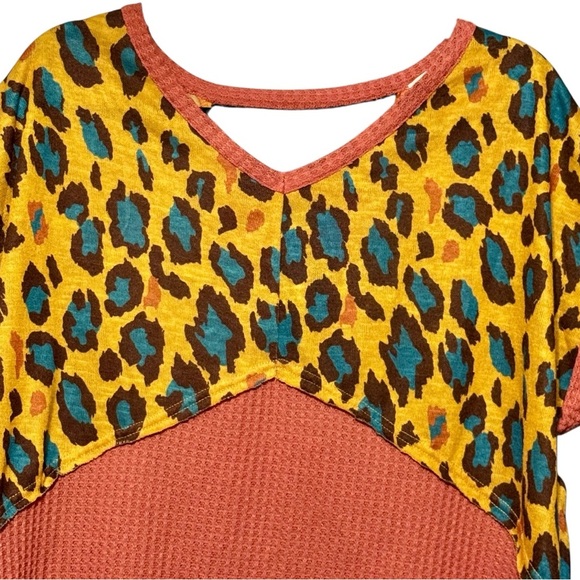 Umgee Animal Print Waffle Knit Mustard Mauve Short Sleeve Boho Casual Blouse - Picture 2 of 9